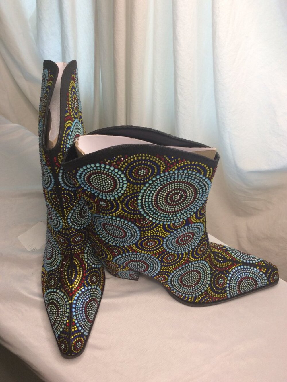 Sparkling Circles Bootie  Sizes: 9–12
